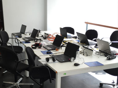Puestos de coworking flexibles baratos en Barcelona | Puestos de trabajo en centro de Barcelona Oficina 24